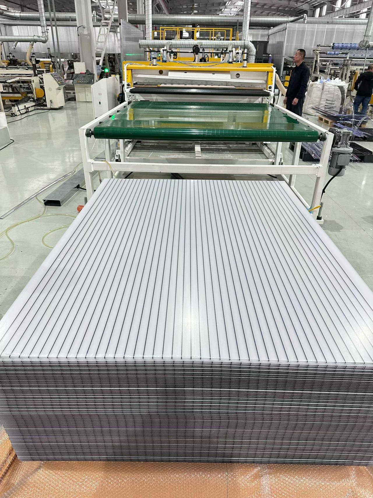 Placa oca Jwell PC/em forma de U/máquina extrusora de placa bloqueada em U Máquina extrusora de placa oca de plástico