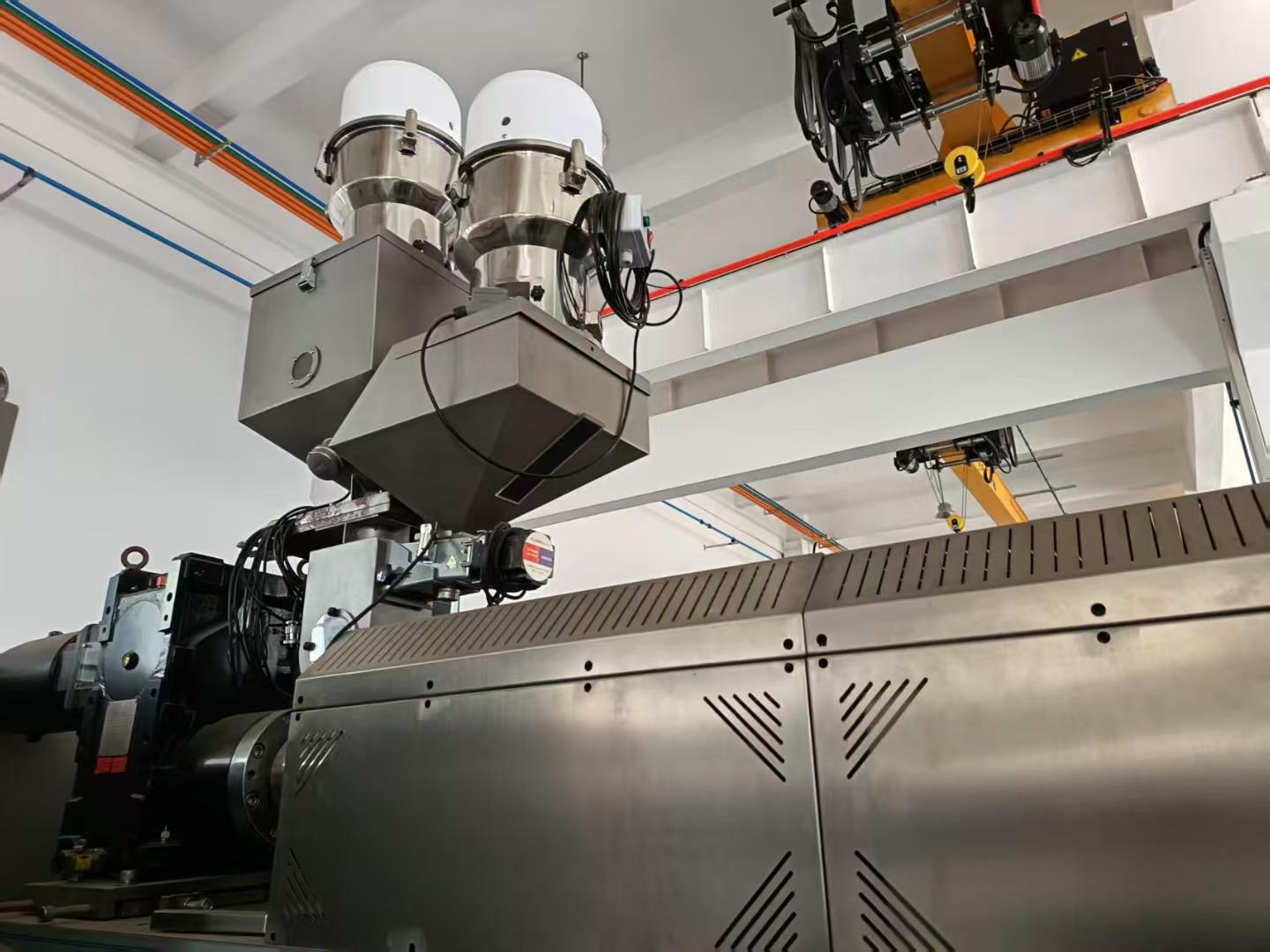 Recipiente de plástico livre de bactérias BFS Blow&Fill&Seal System Fabricação de ampolas macias