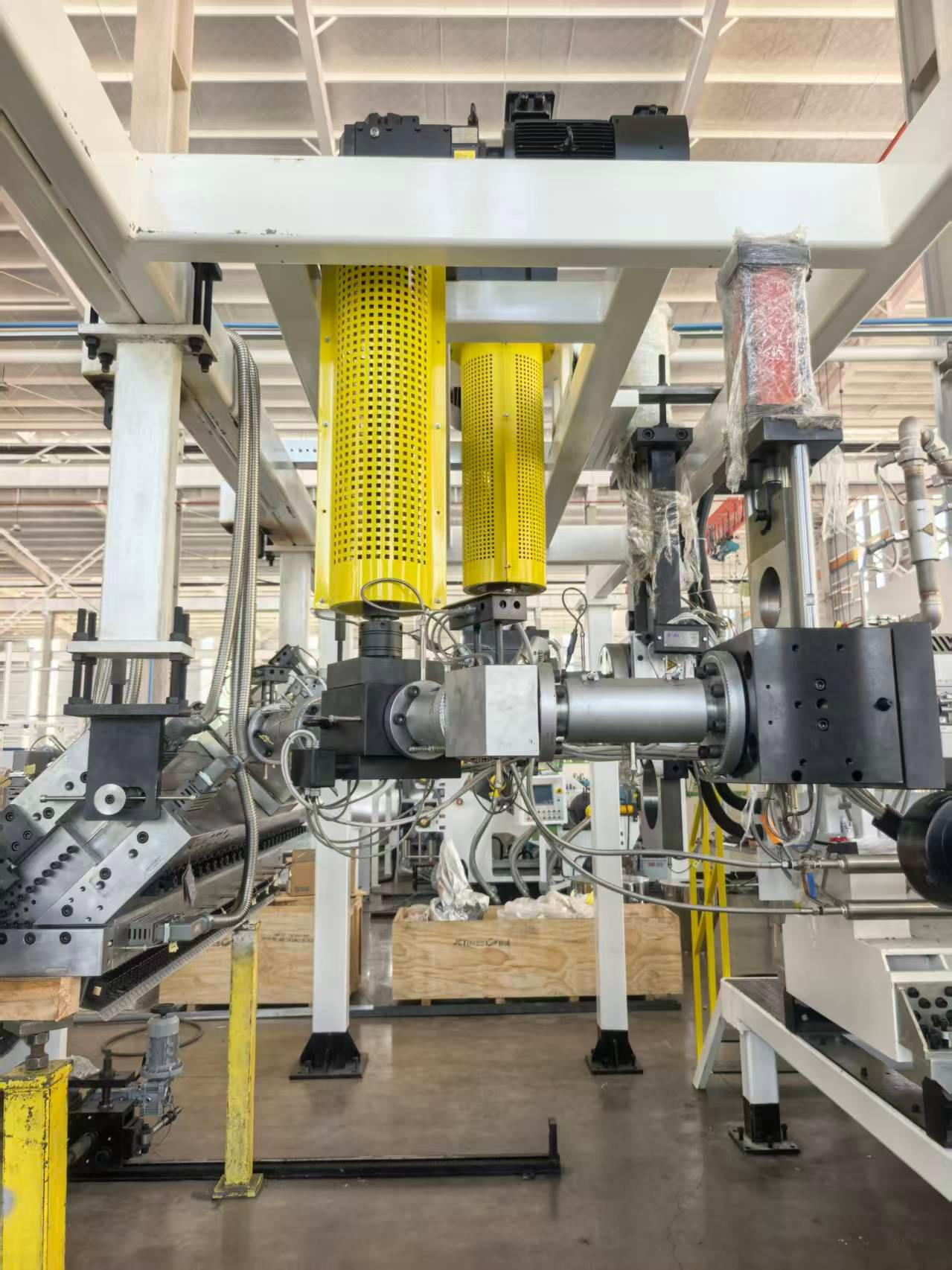 Linha de máquinas de extrusão de almofada de isolamento acústico automotivo | Linha composta JWELL PE EVA POE
